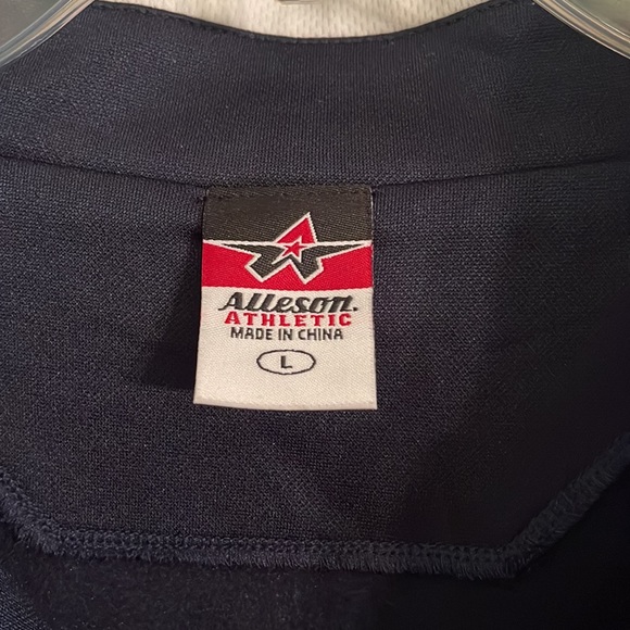 Queens Univ of Charlotte Baseball pullover-Large - Picture 2 of 3